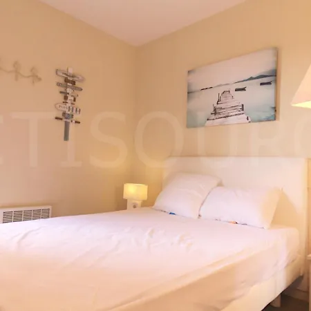 3 Pièces Avec Piscine Et Parking à Saint-raphaël - Fr-1-504-591 Appartement Saint-Raphaël