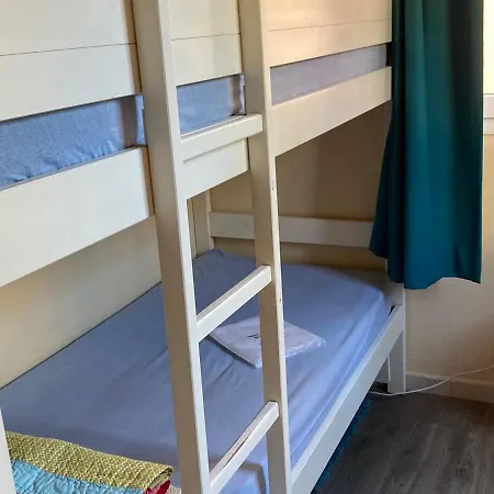 3 Pièces Avec Piscine Et Parking à Saint-raphaël - Fr-1-504-591 *